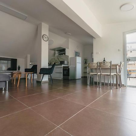 Aristo Machne Yehuda Boutique Apartments Jerusalem Exterior photo